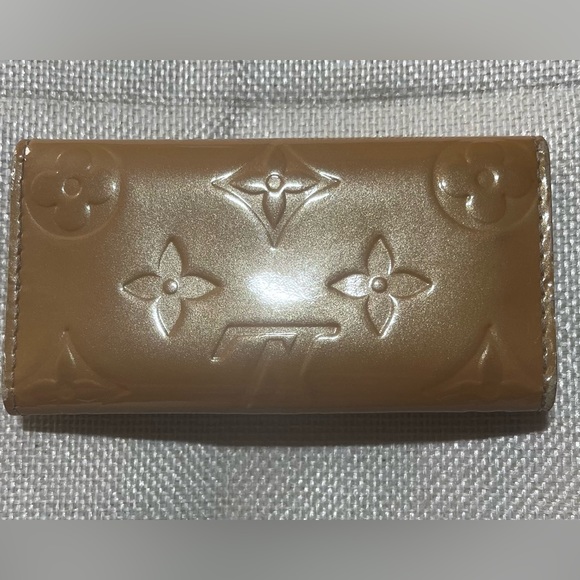 Louis Vuitton Monogram Vernis Multicles 4 ring key holder in beige / gold. - Picture 4 of 15